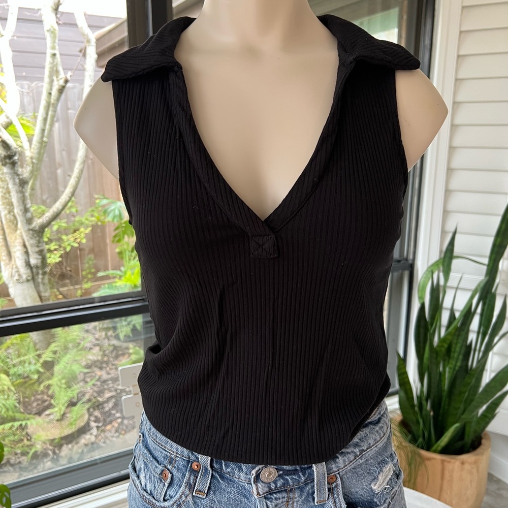 Black Sleeveless Collared Top
